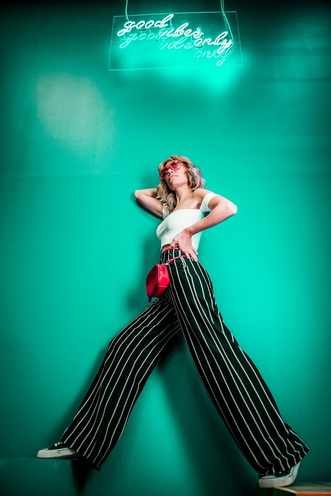 ESPIRIT woman in an expressive modern look